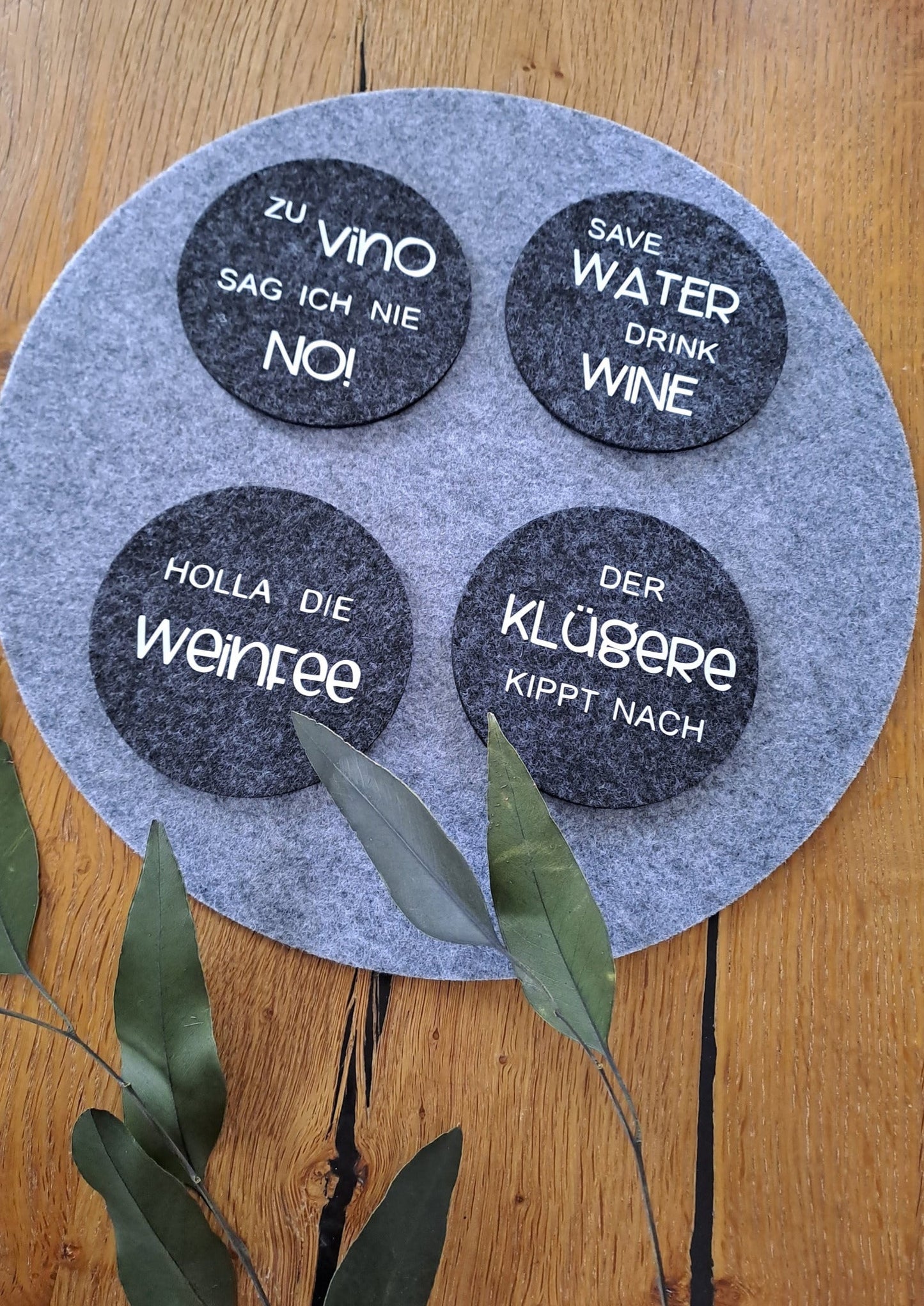 Untersetzer "Wein" 4er- Set aus Filz mit Trinksprüchen - Katinkas Kreativwerkstatt