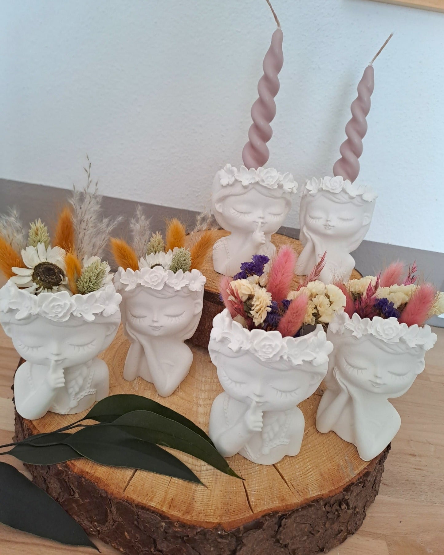 Blumenmädchen Keramik mit Trockenblumen - Katinkas Kreativwerkstatt