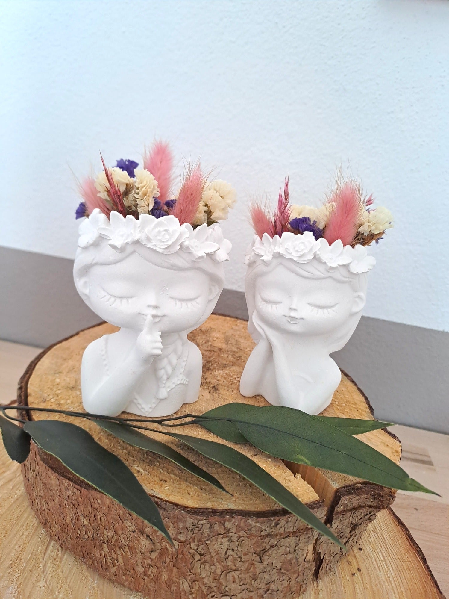 Blumenmädchen Keramik mit Trockenblumen - Katinkas Kreativwerkstatt